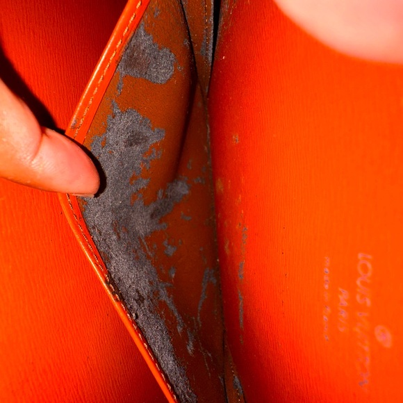 Louis Vuitton Capucines Kenyan Brown Epi Shoulder Bag - Picture 8 of 12